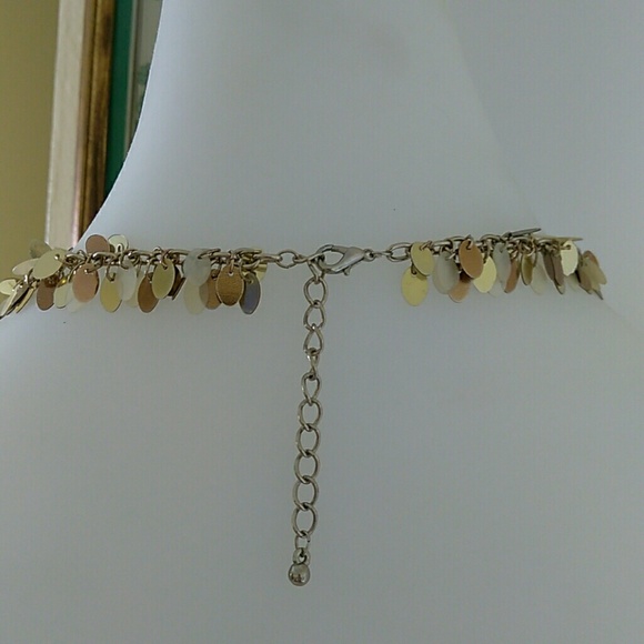 PRETTY LEAF NECKLANCE. - Picture 3 of 5